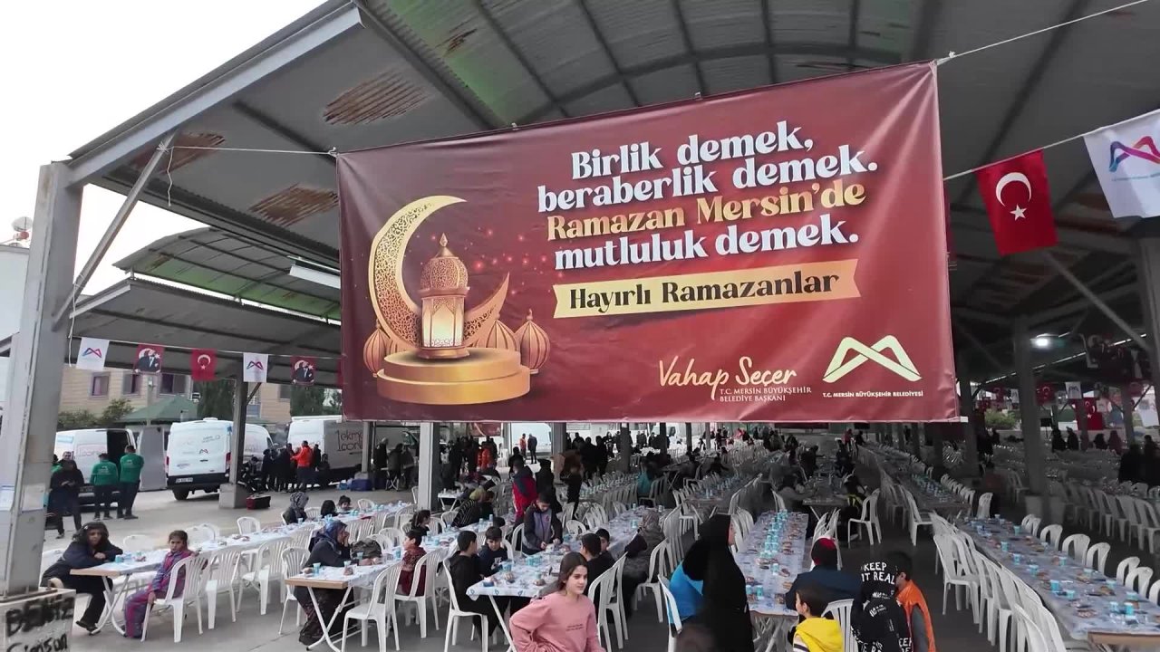 Mersin Büyükşehir Belediye Başkanı Seçer, Toroslar halkıyla iftar yaptı