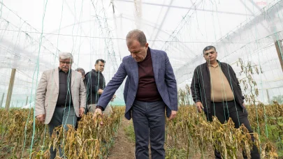 Mersin Büyükşehir Belediye Başkanı Seçer, zirai don afetinden etkilenen çiftçilerle bir araya geldi