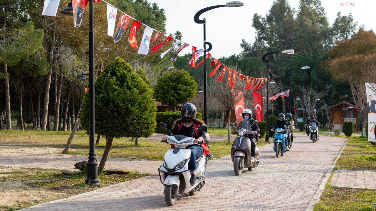 Mersin Büyükşehir Belediyesi etkinliğinde, motosiklet kullanan kadınlara ileri sürüş tekniği eğitimi verildi 