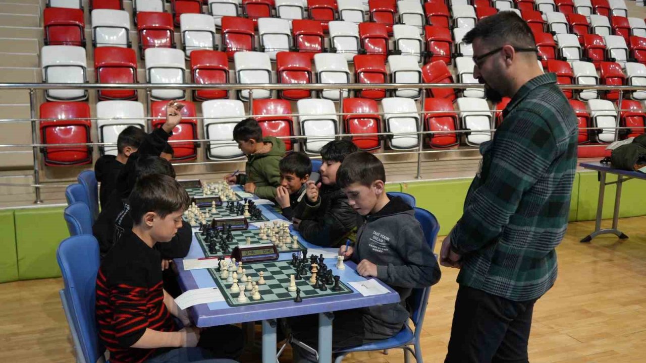 Muş’ta satranç turnuvası heyecanı başladı