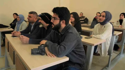 Muş’un usta fotoğrafçısı öğrencilere fotoğrafçılığı anlattı