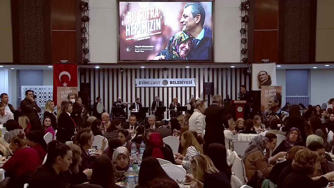 Özgür Özel: "Hurmanın kilosu Sayın Erdoğan geldiğinde 2002 yılında 2 liraymış, bugün 670 TL"