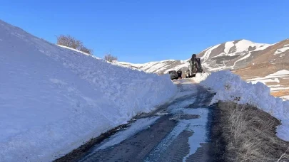 Posof’a çığ düştü, köy yolu ulaşıma kapandı