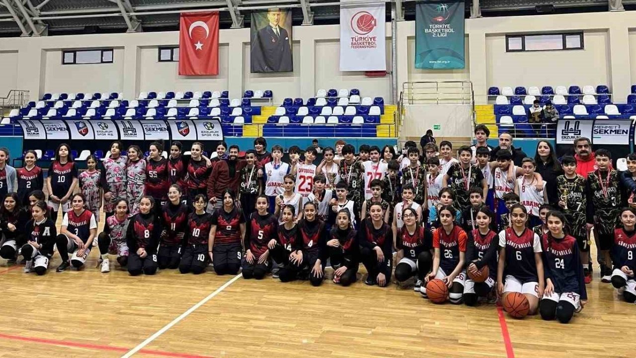 Sabancı basketbol küçüklerde hem kızlarda hem erkekler de şampiyon