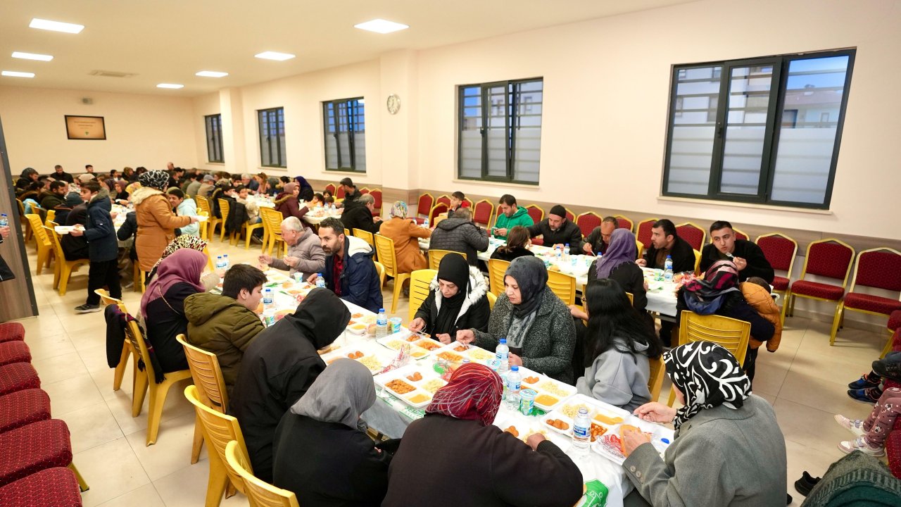 Şehitkamil Belediyesi’nden ilçenin beş noktasında iftar çadırı