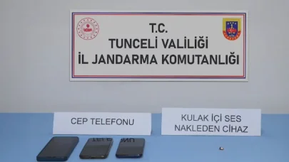 Sürücü belgesi sınavında akıllara durgunluk veren kopya düzeneğine jandarmadan suçüstü