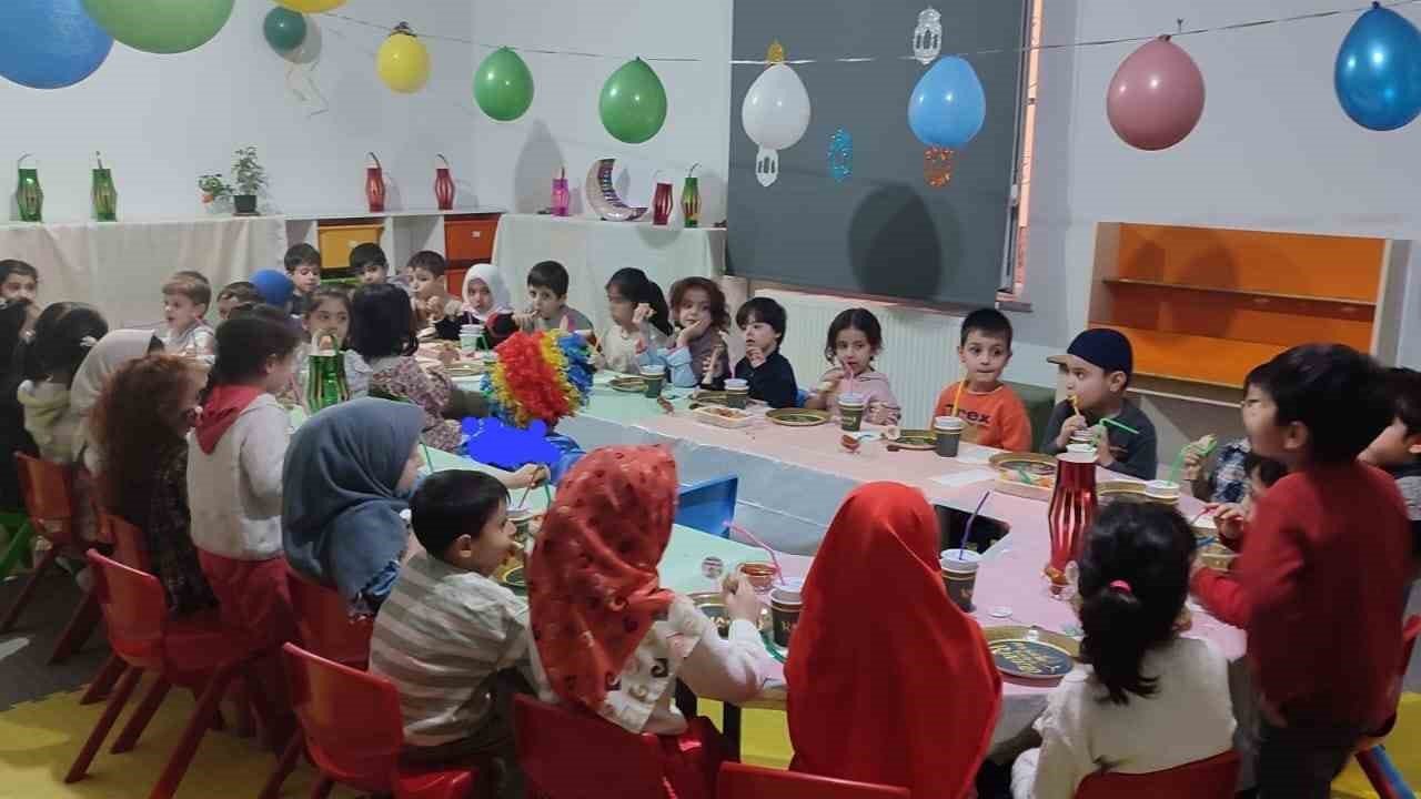 Tatvan’da minikler iftar sofrasında buluştu