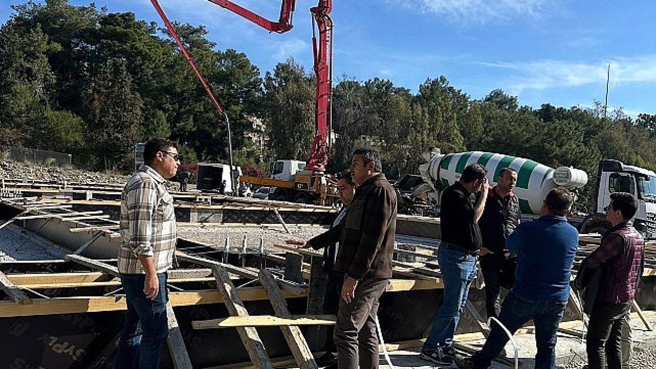 Tekirova Kapalı Pazar Yeri'nde temel betonları döküldü