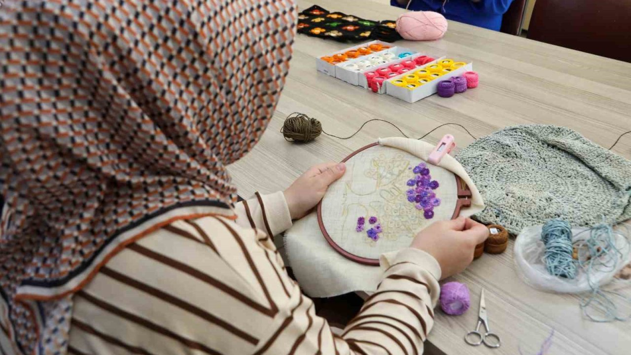 Van Büyükşehir Belediyesi’nin kadınlara yönelik kursları başladı