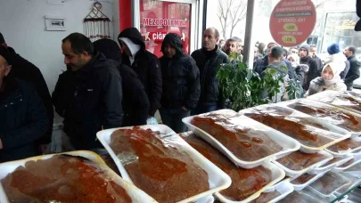 Van’da çiğ köfte kuyruğu