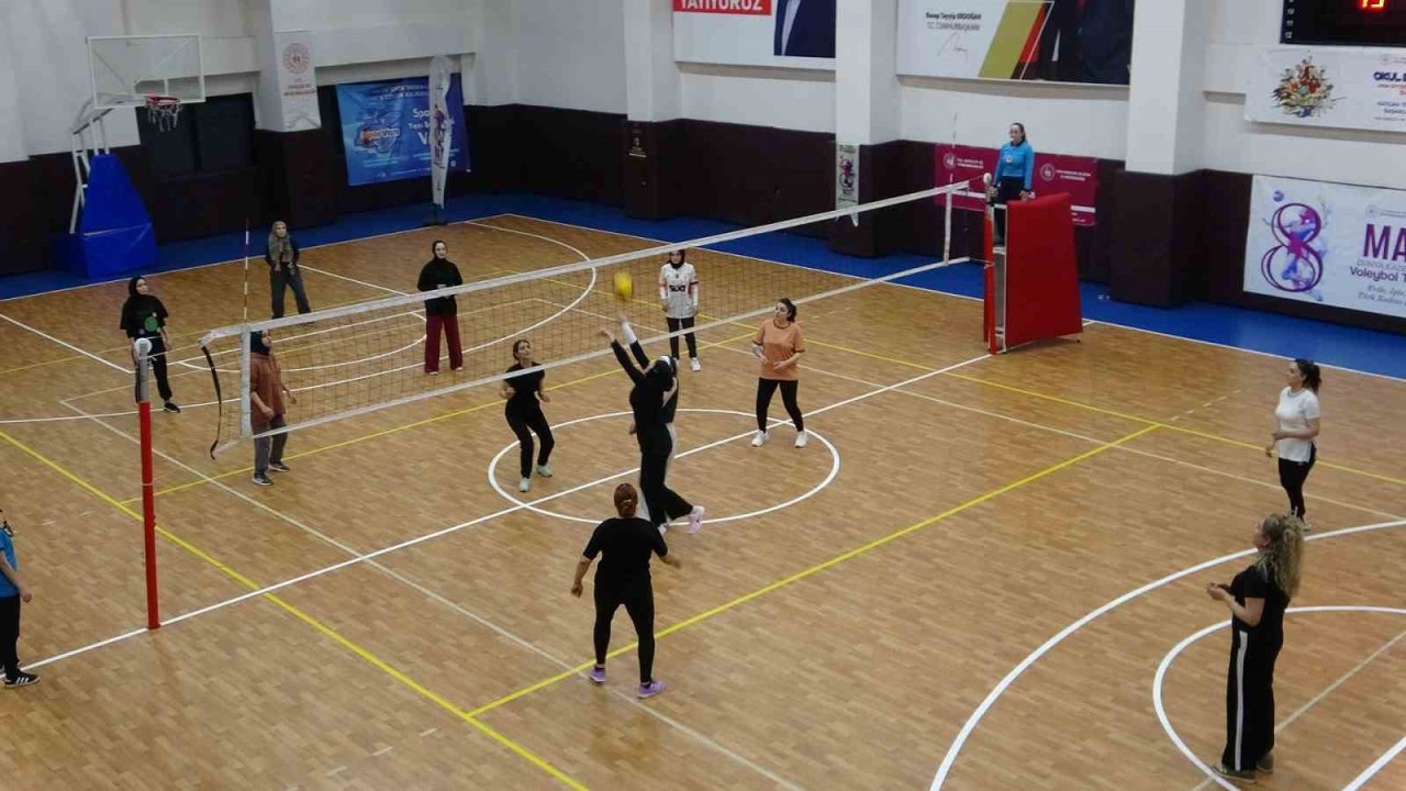 Van’da ‘Evinin Sultanları Voleybol Turnuvası’ sona erdi