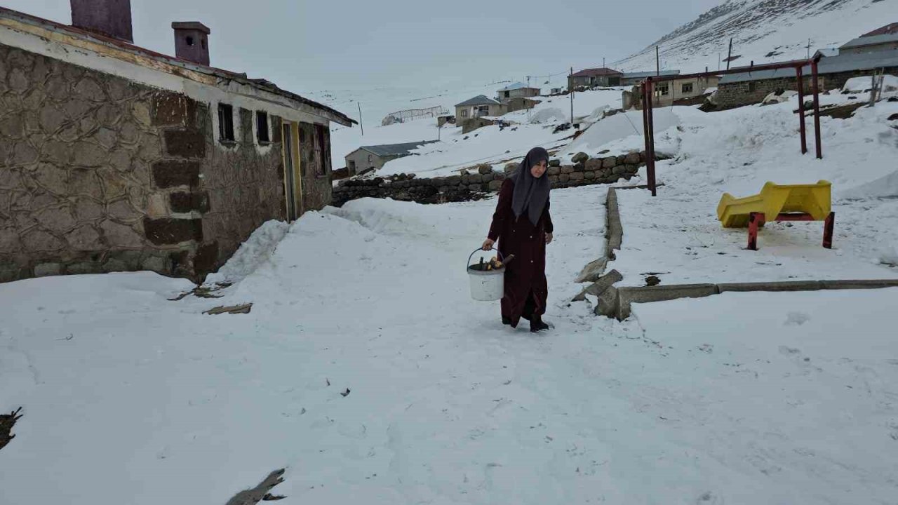 Zorlu şartlarda bir eğitim neferi: Ceylan Öğretmen