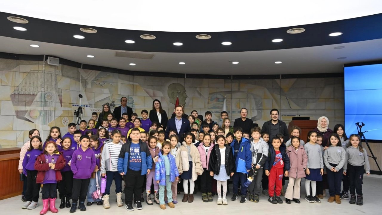 Balıkesir’de Başka Akın, öğrencileri belediyede ağırladı