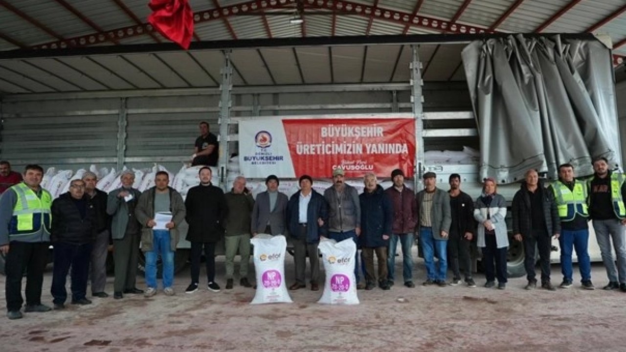 Denizli Büyükşehir’den üreticiye gübre desteği başladı