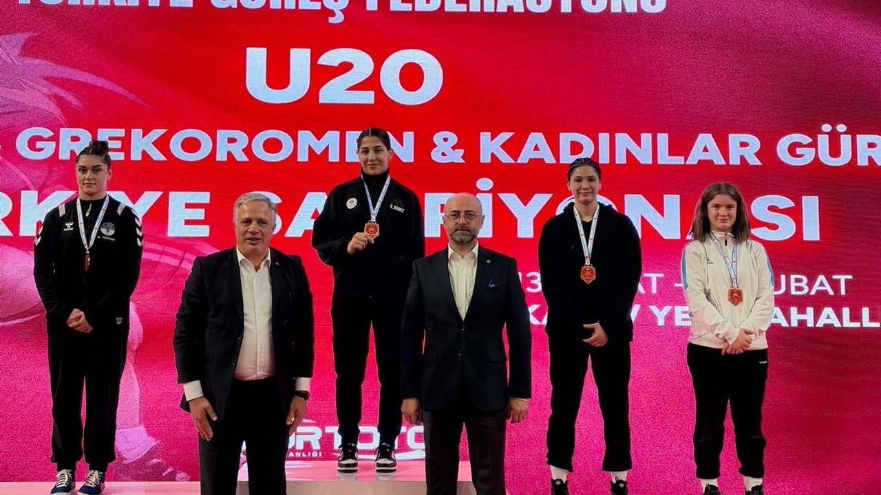 Nevşehirli güreşçiler dereceleri sıraladı