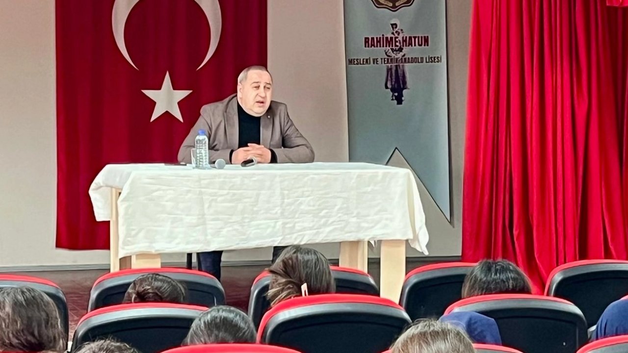 Osmaniye’de gençlere medya uyarısı: Her gördüğünüz bilgiye inanmayın