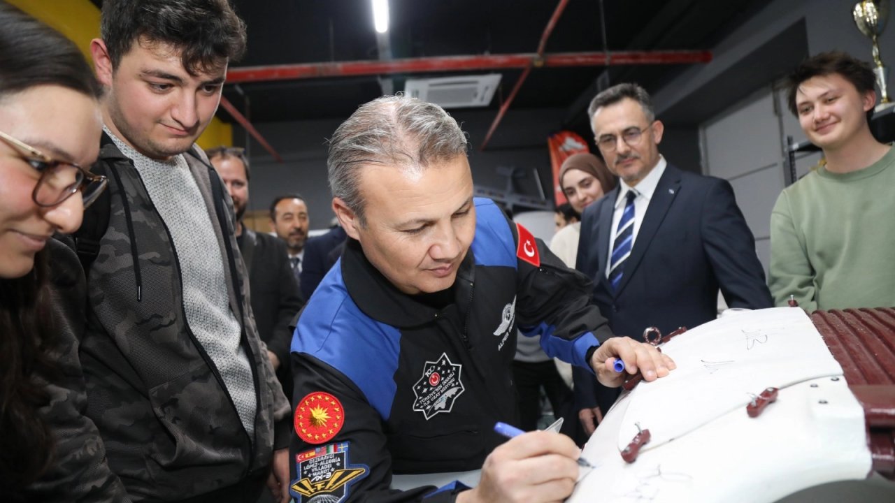 Alper Gezeravcı'dan BTÜ’lü öğrencilere tam not