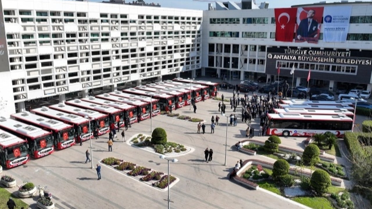 Antalya Büyükşehir’den toplu taşıma filosuna 19 yeni otobüs