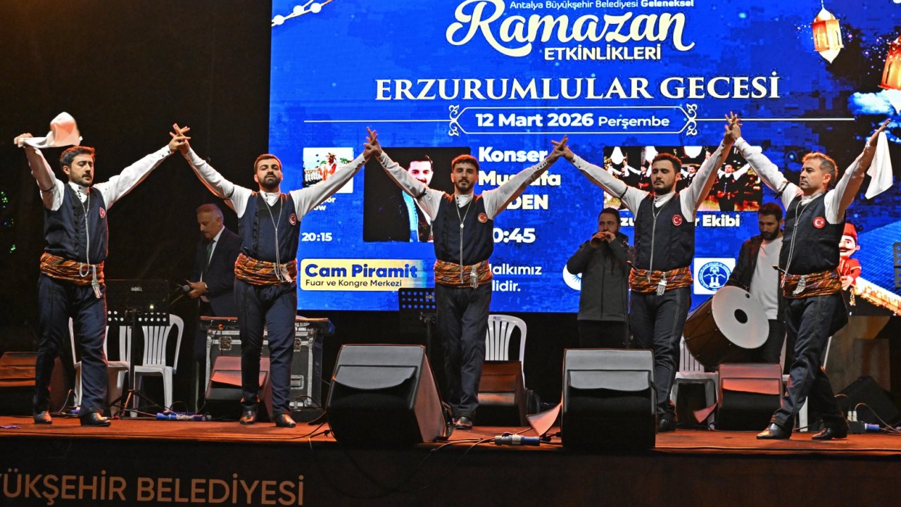 Antalya'da türküler söylendi halaylar çekildi