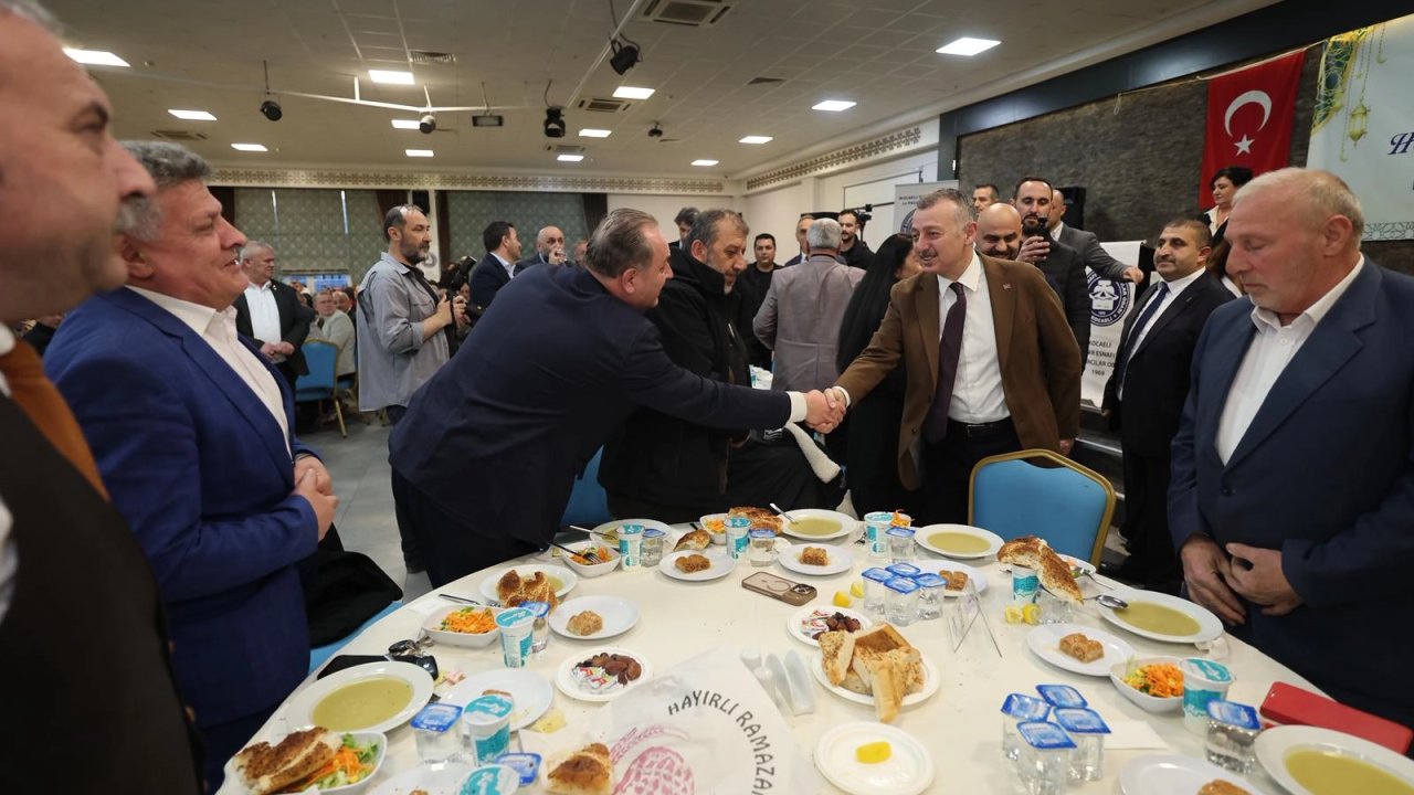 Başkan Büyükakın pazarcı esnafıyla birlikte oruç açtı