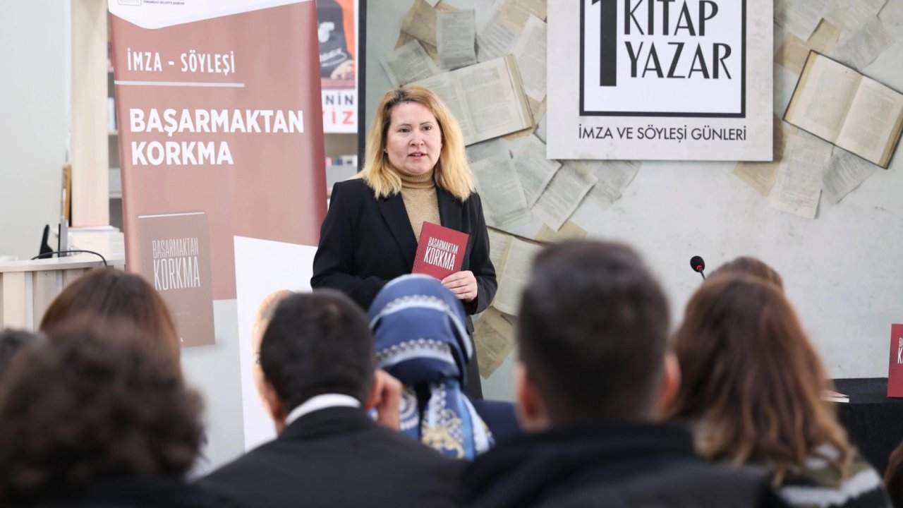 Bursa Osmangazi'de '1 Kitap 1 Yazar'ın konuğu Cansel Oruç oldu