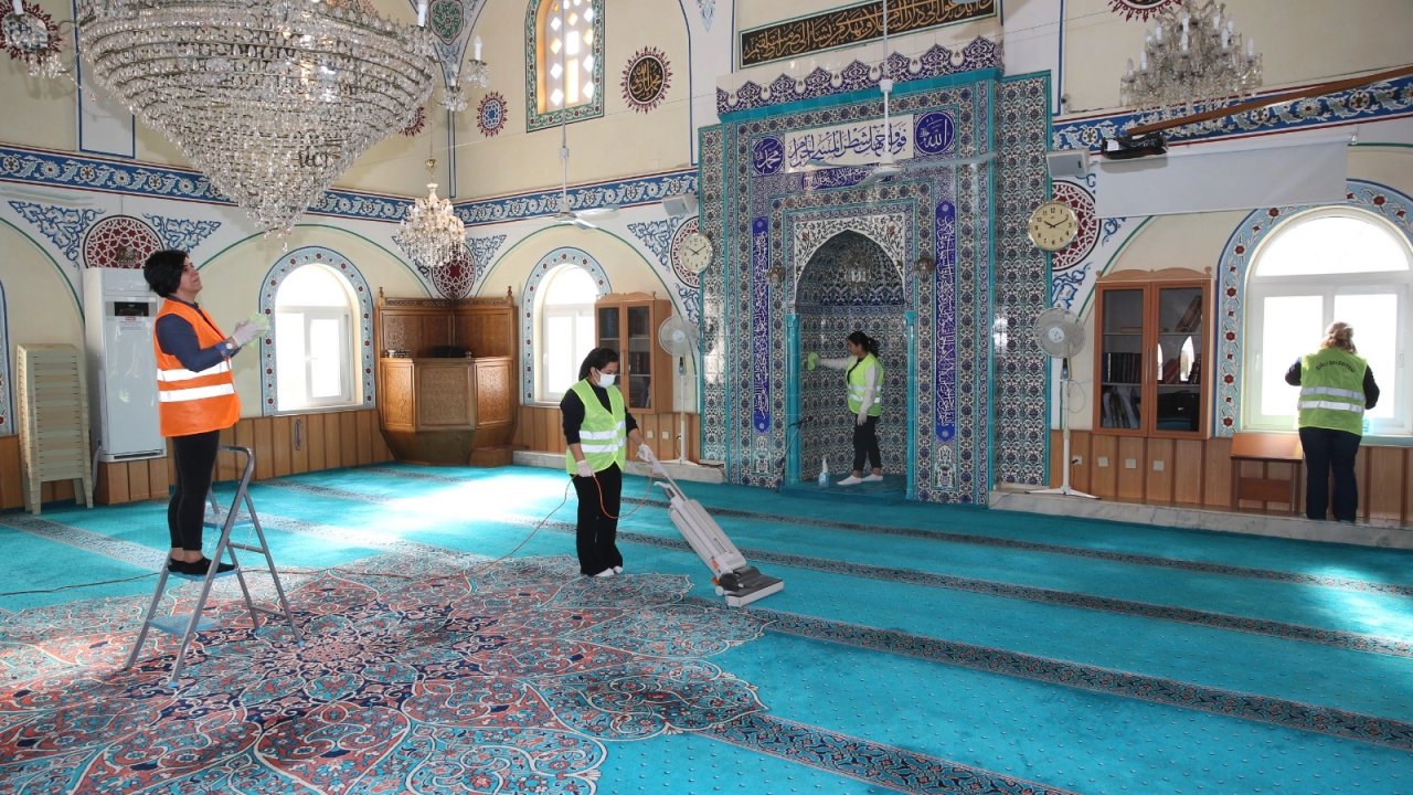 İzmir Çiğli’de bayram öncesi temizlik seferberliği