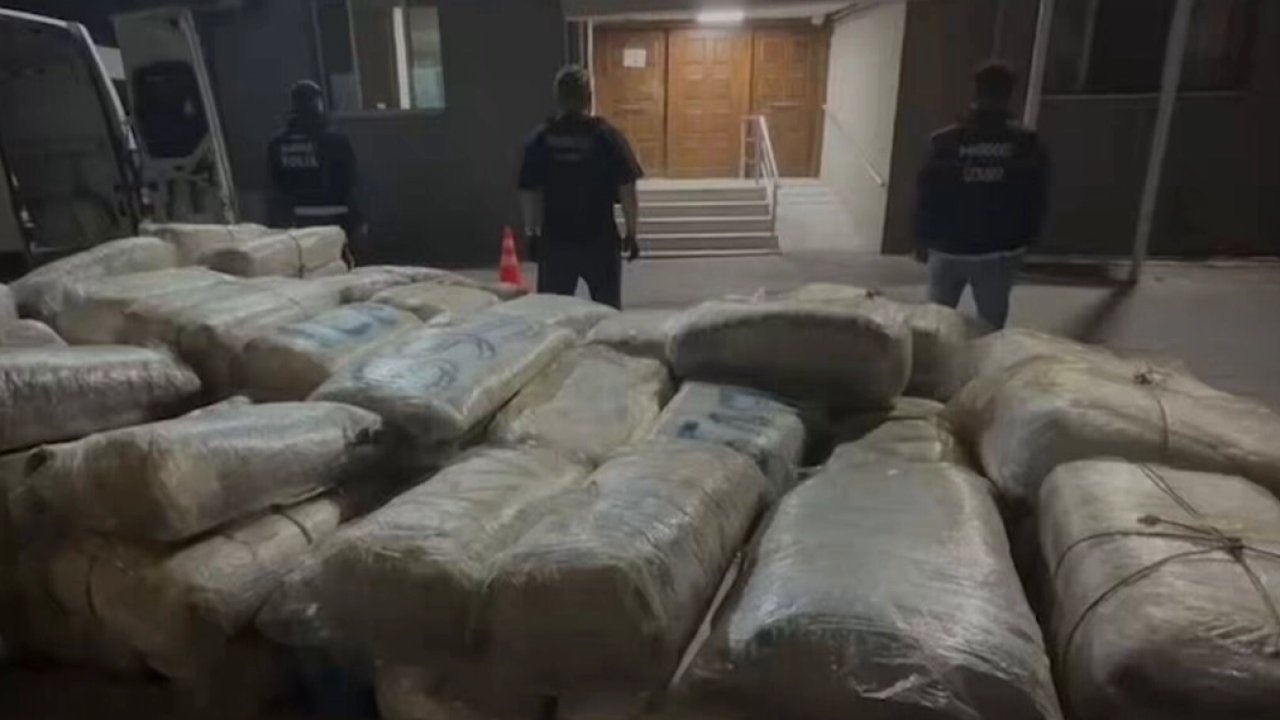 İzmir’de 1 ton 346,5 kg uyuşturucu madde ele geçirildi