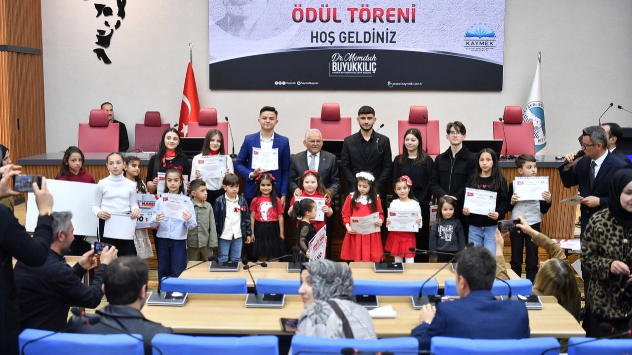 Kayseri Büyükşehir İstiklal Marşı coşkusuna ortak oldu