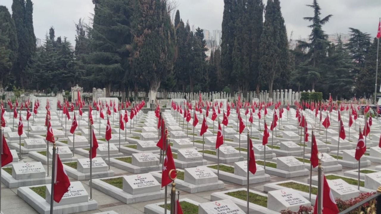 Trabzon'da Büyükşehir mezarlıkları bayrama hazırladı